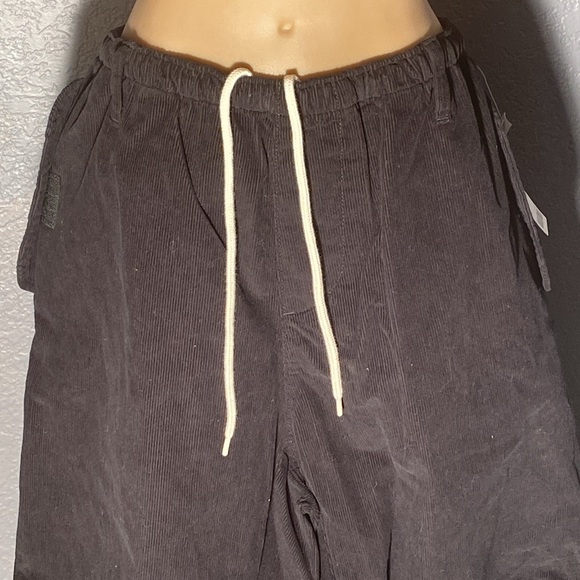 BDG / URBAN OUT. - NWT - pants: blk corduroy cargo, tie elastic waist, cuffs - L - Picture 3 of 16